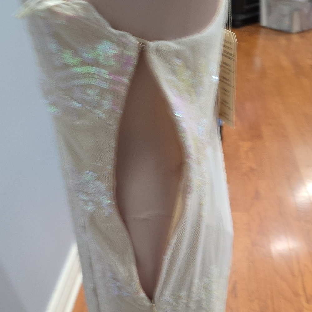 Elegant One-Shoulder‎ Cream Dress - Picture 5 of 6